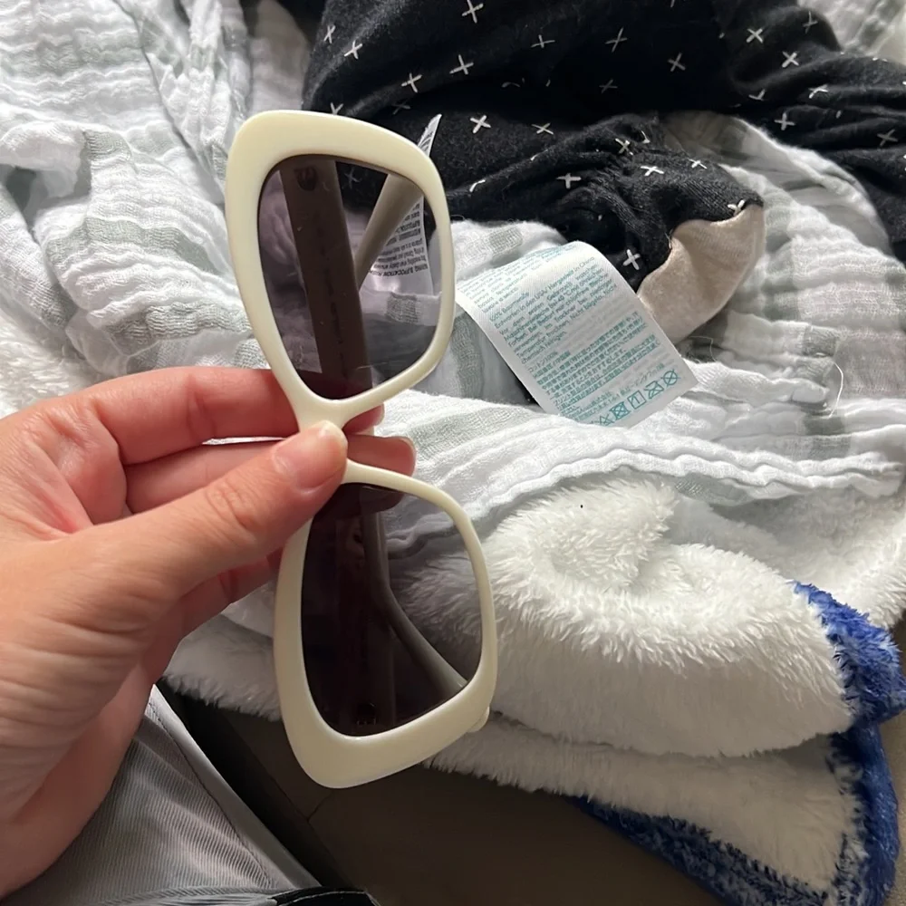 Chanel glasses, white perfect condition - Picture 2 of 4